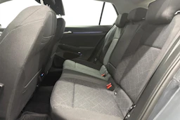 harmaa Volkswagen Golf 2024 kuva 11.