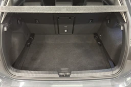 harmaa Volkswagen Golf 2024 kuva 25.