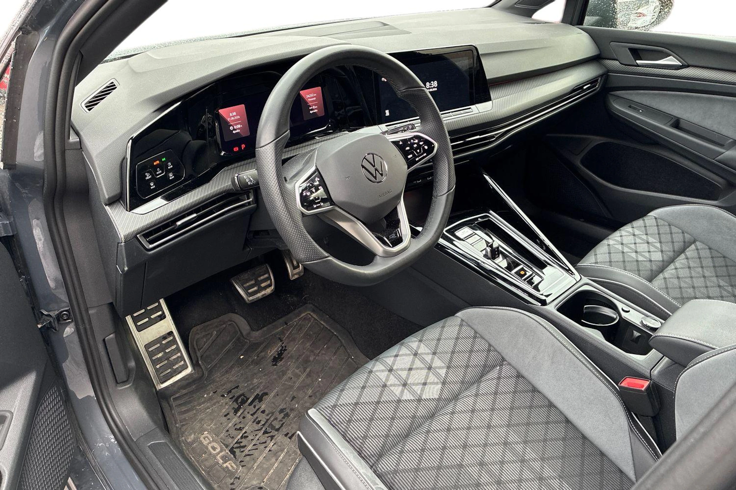 met. harmaa Volkswagen Golf 2024 kuva 3.