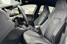 met. harmaa Volkswagen Golf 2024 kuva 4.