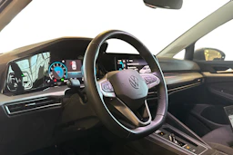 harmaa Volkswagen Golf 2024 kuva 3.