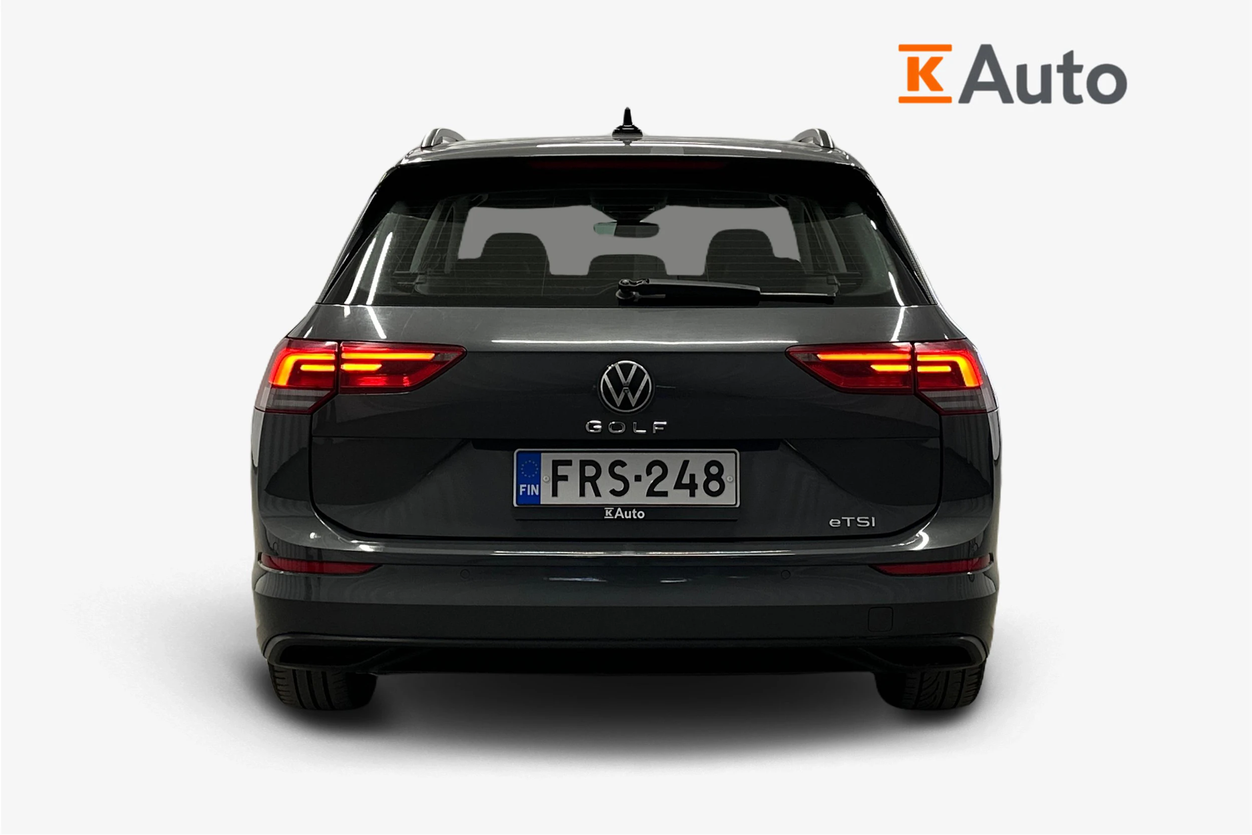 harmaa Volkswagen Golf 2024 kuva 4.