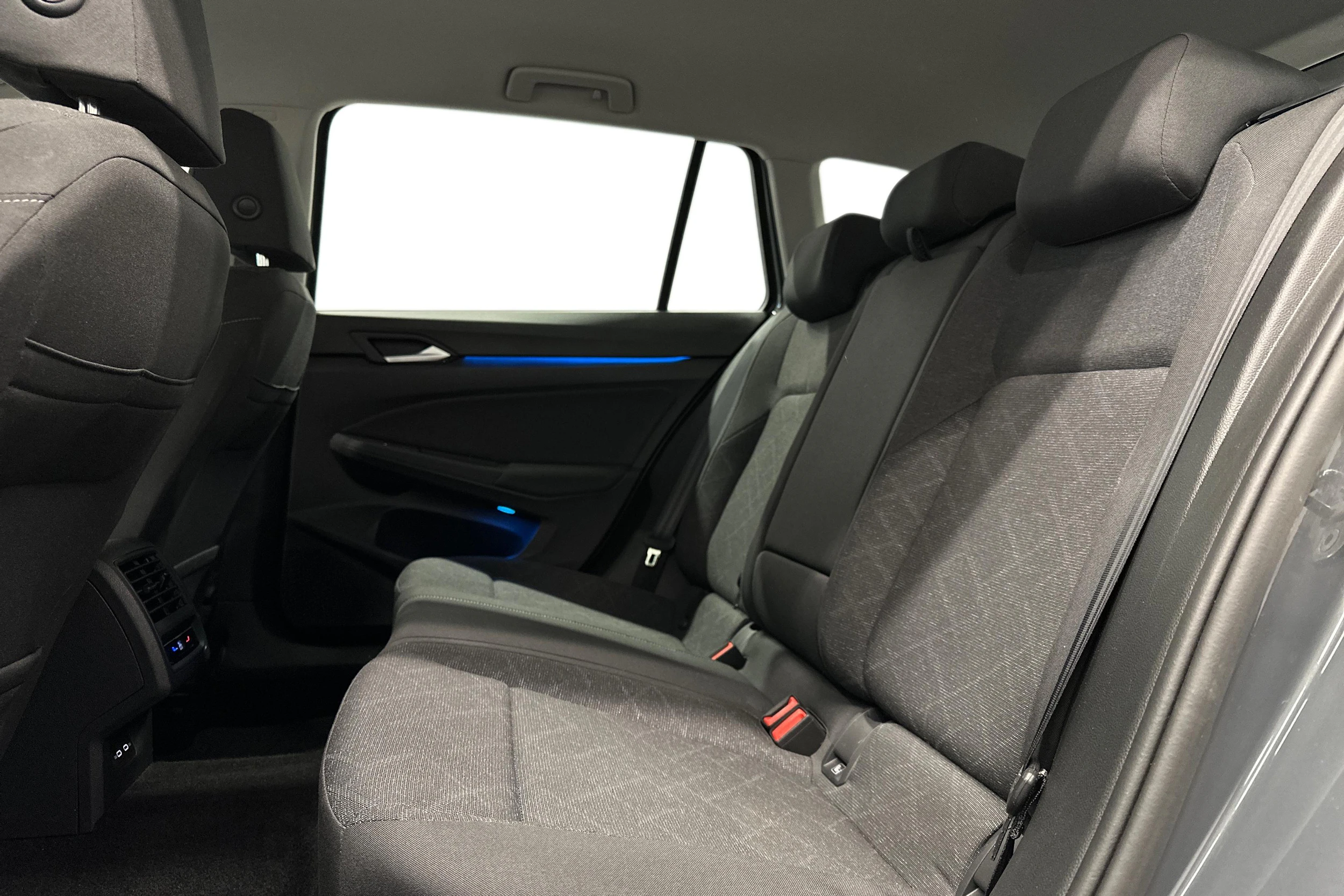 harmaa Volkswagen Golf 2024 kuva 11.