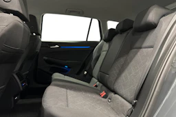 harmaa Volkswagen Golf 2024 kuva 11.
