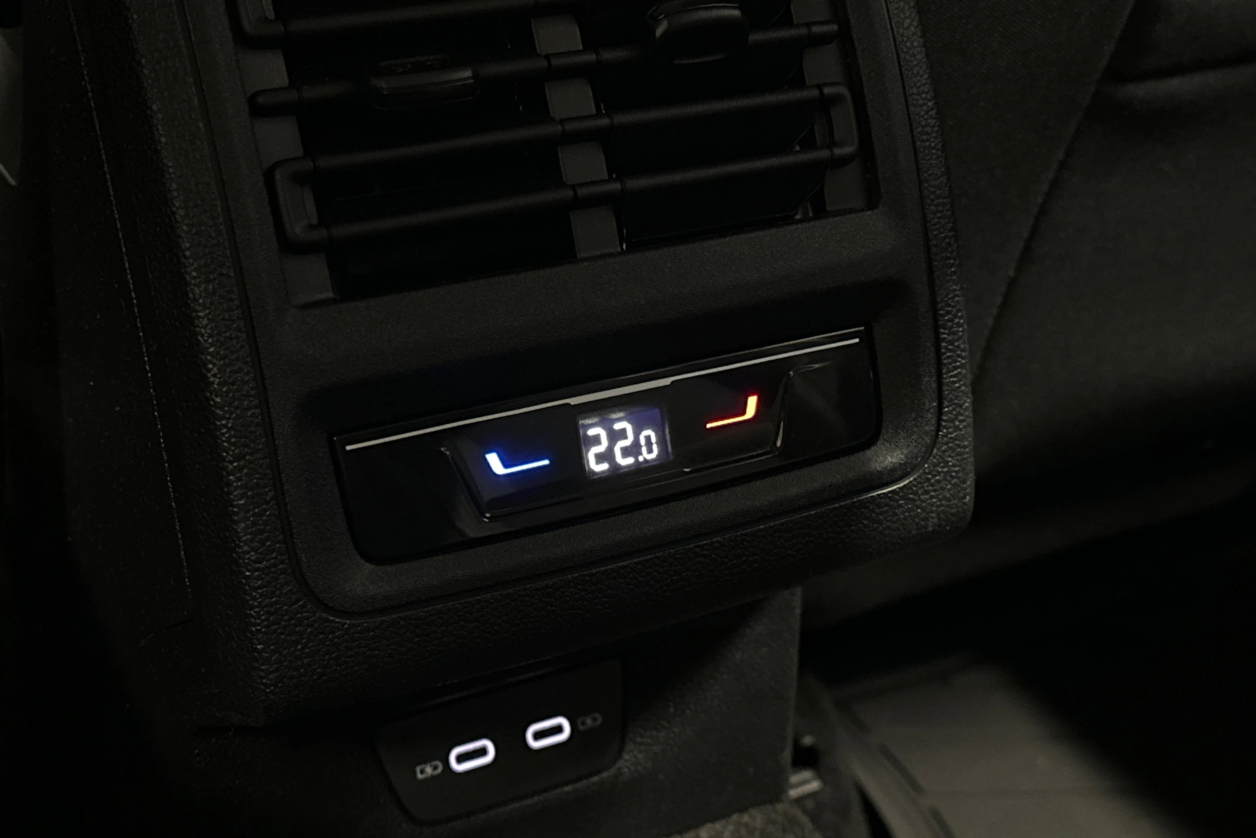 harmaa Volkswagen Golf 2024 kuva 17.