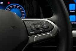 harmaa Volkswagen Golf 2024 kuva 21.