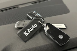 harmaa Volkswagen Golf 2024 kuva 30.