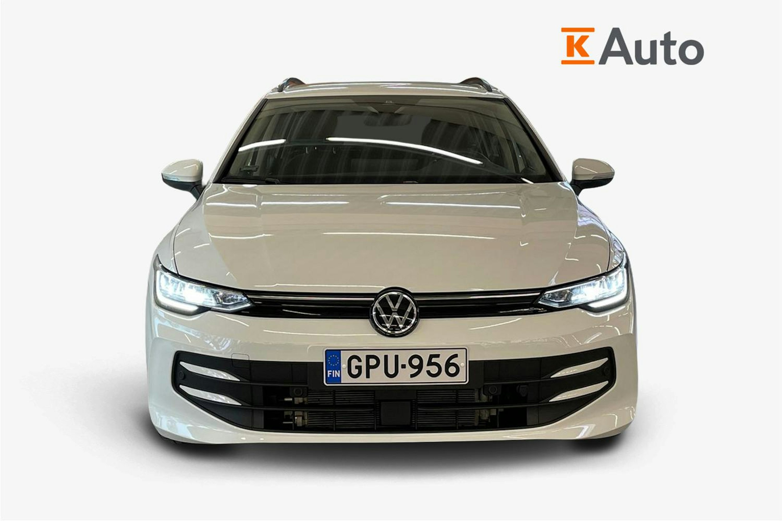 valkoinen Volkswagen Golf 2024 kuva 5.