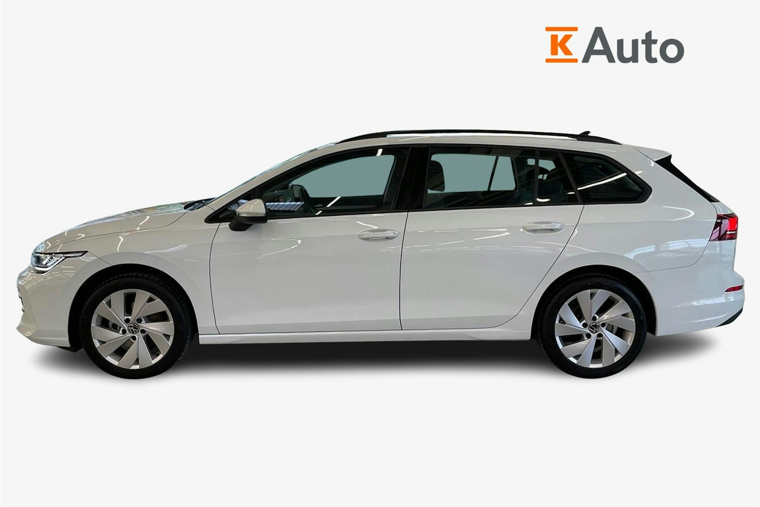 valkoinen Volkswagen Golf 2024 kuva 6.