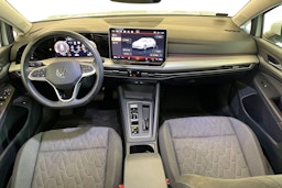 valkoinen Volkswagen Golf 2024 kuva 9.