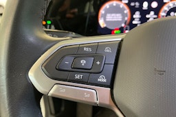 valkoinen Volkswagen Golf 2024 kuva 14.