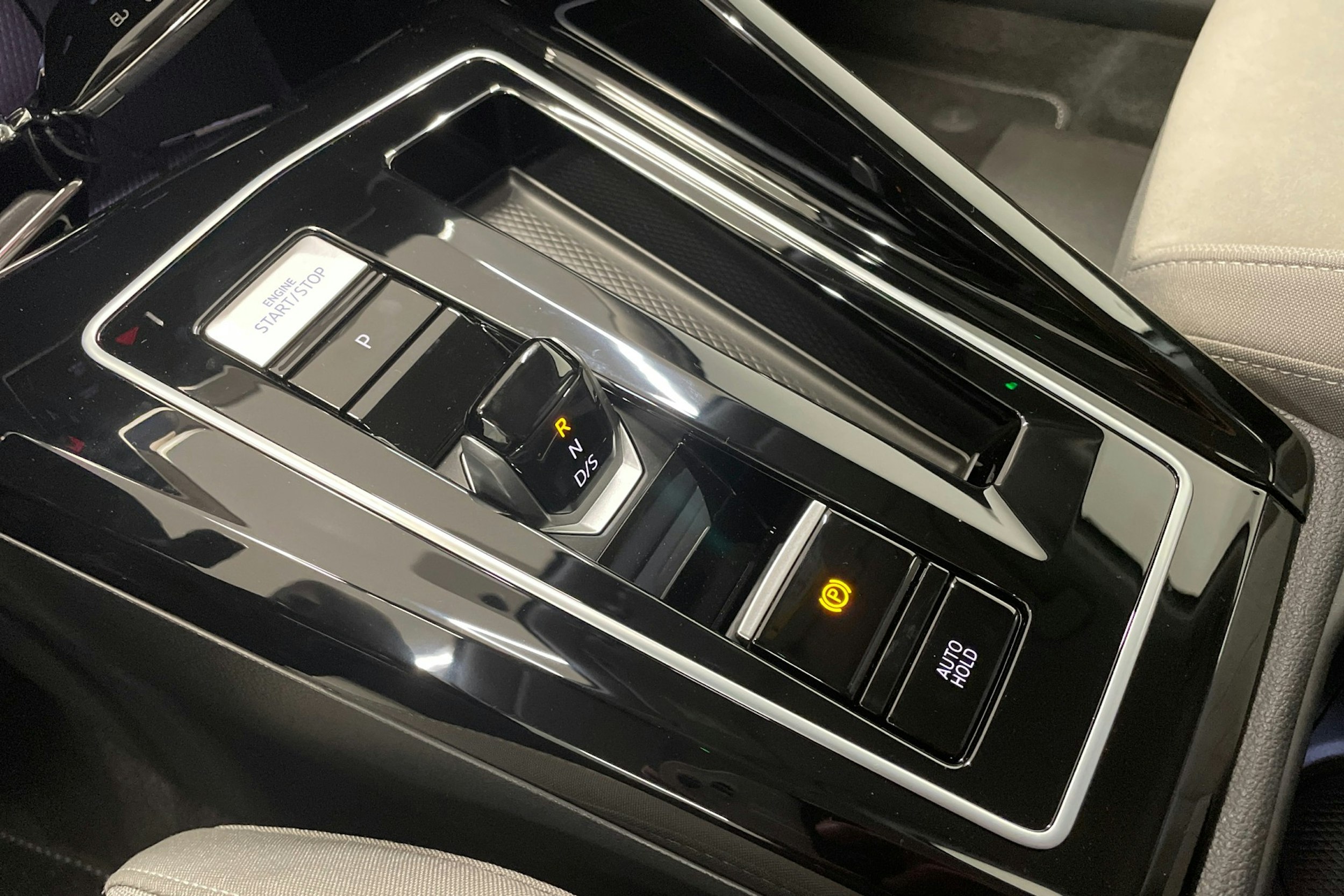 hopea Volkswagen Golf 2024 kuva 14.