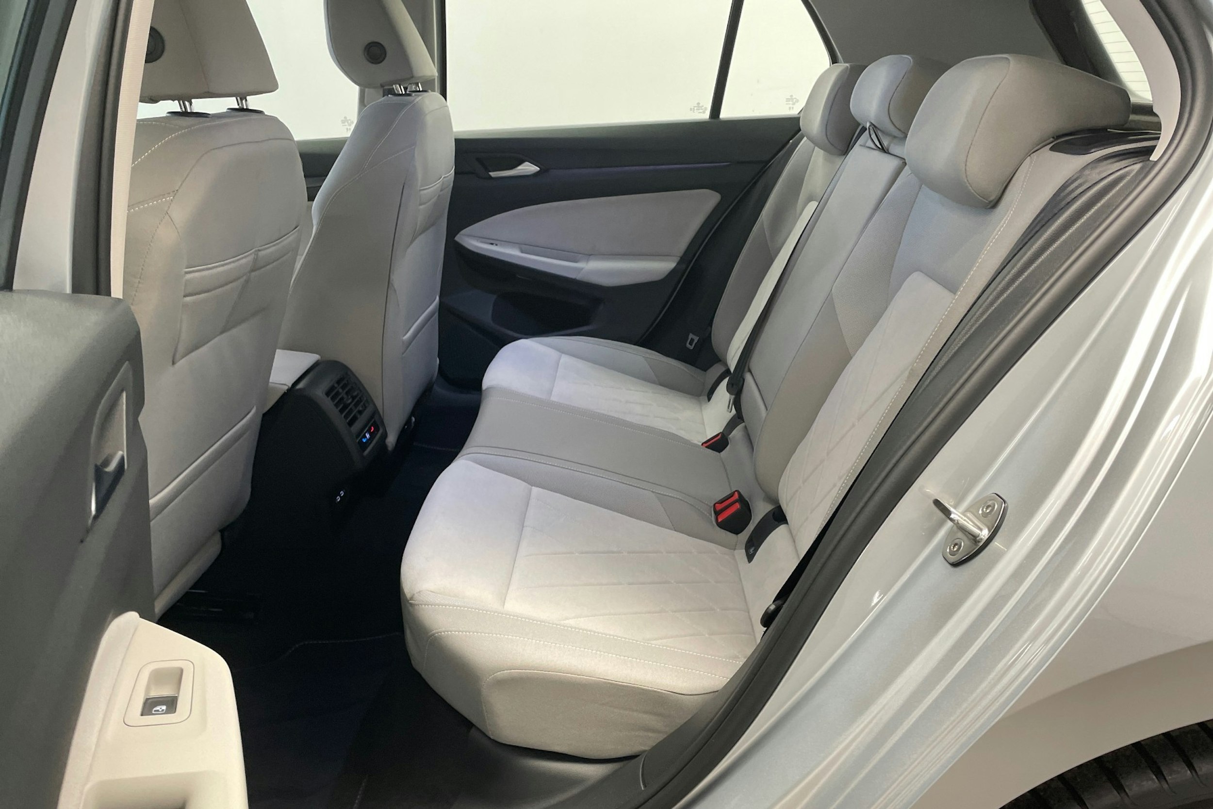 hopea Volkswagen Golf 2024 kuva 15.
