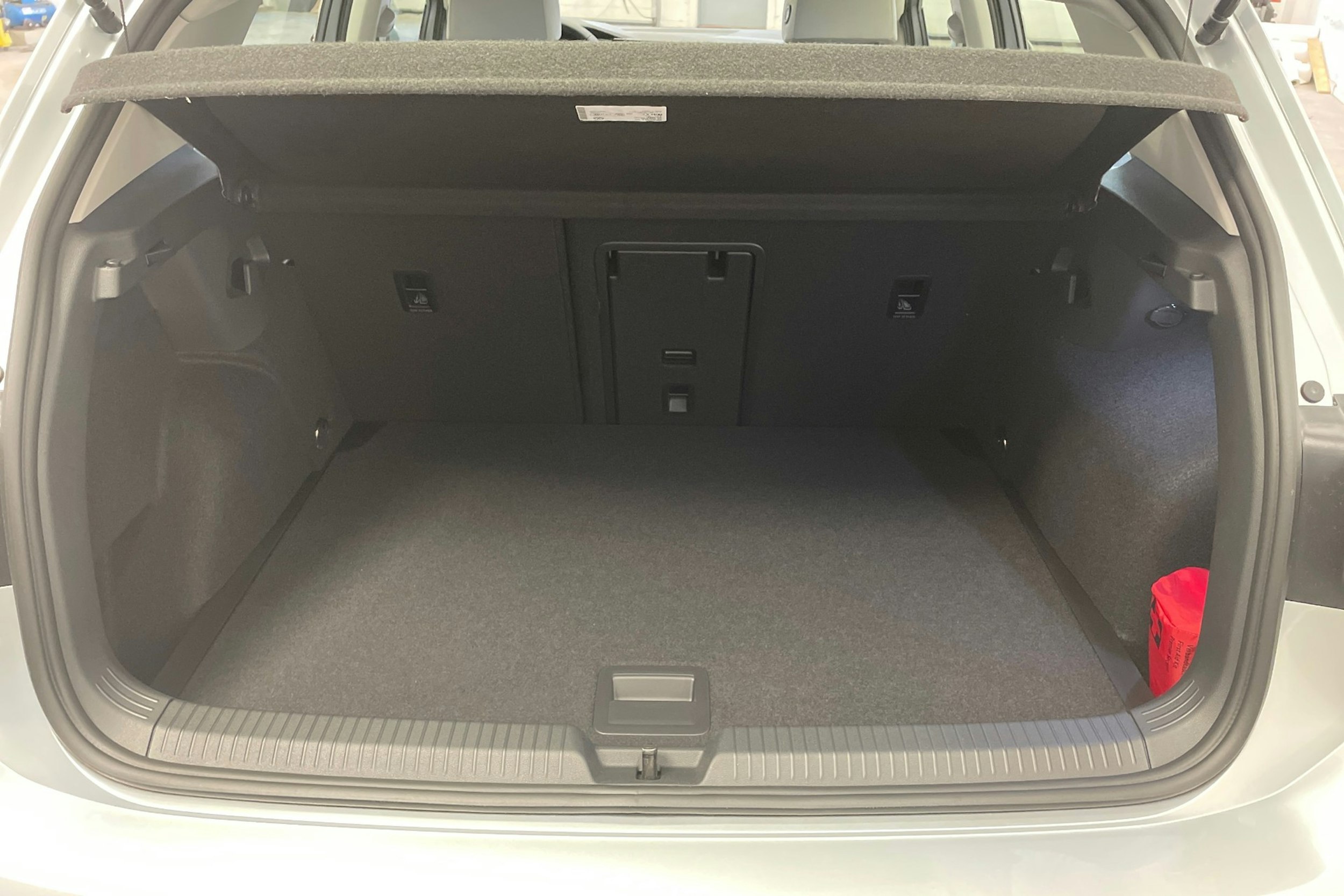 hopea Volkswagen Golf 2024 kuva 16.
