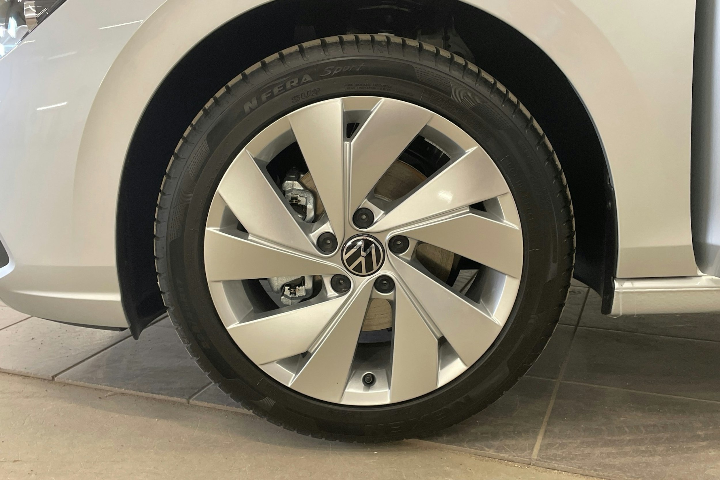hopea Volkswagen Golf 2024 kuva 17.