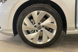 hopea Volkswagen Golf 2024 kuva 17.
