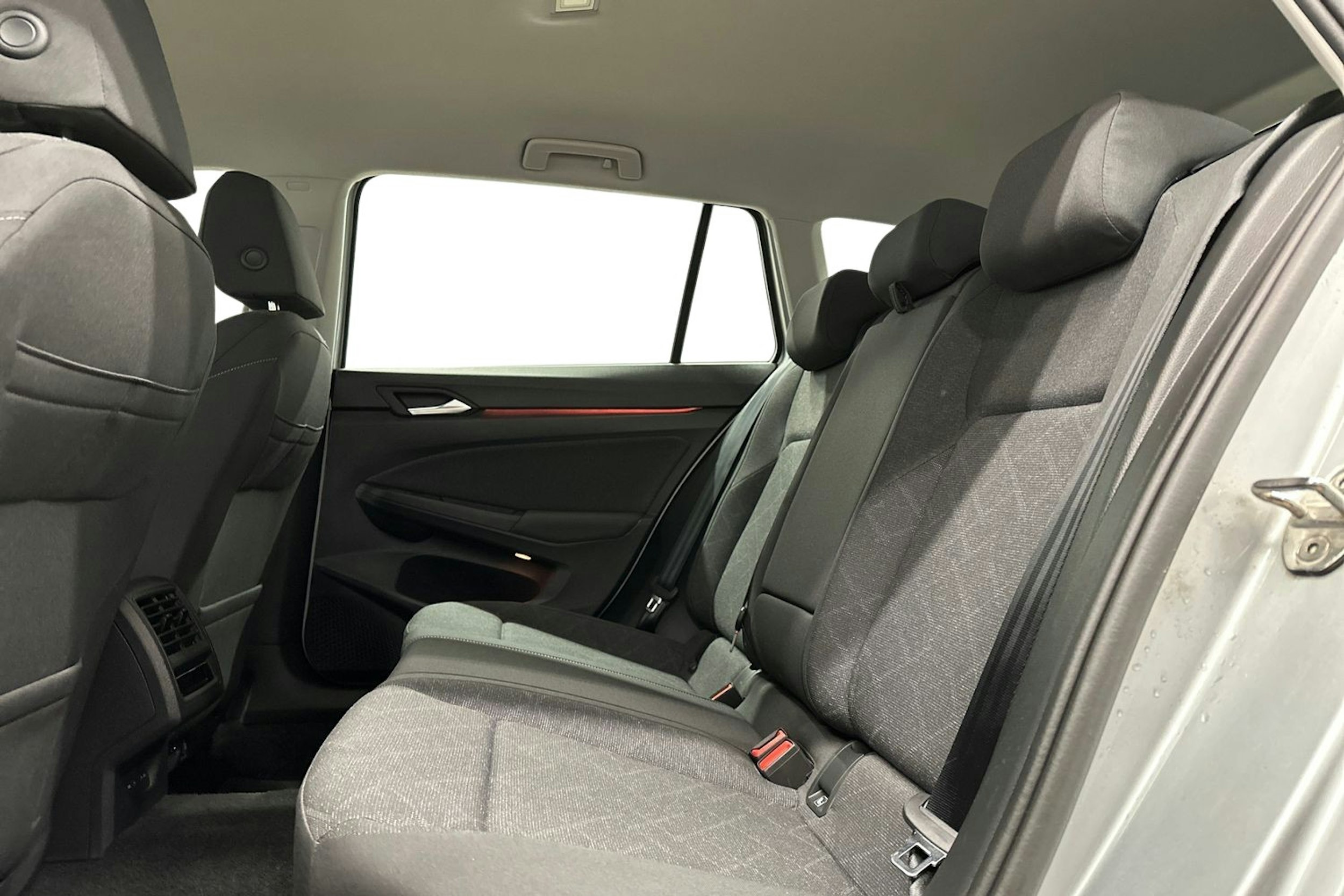 harmaa Volkswagen Golf 2024 kuva 10.