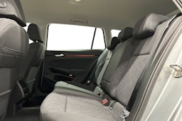 harmaa Volkswagen Golf 2024 kuva 10.