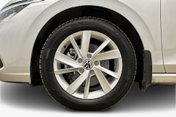 harmaa Volkswagen Golf 2024 kuva 11.