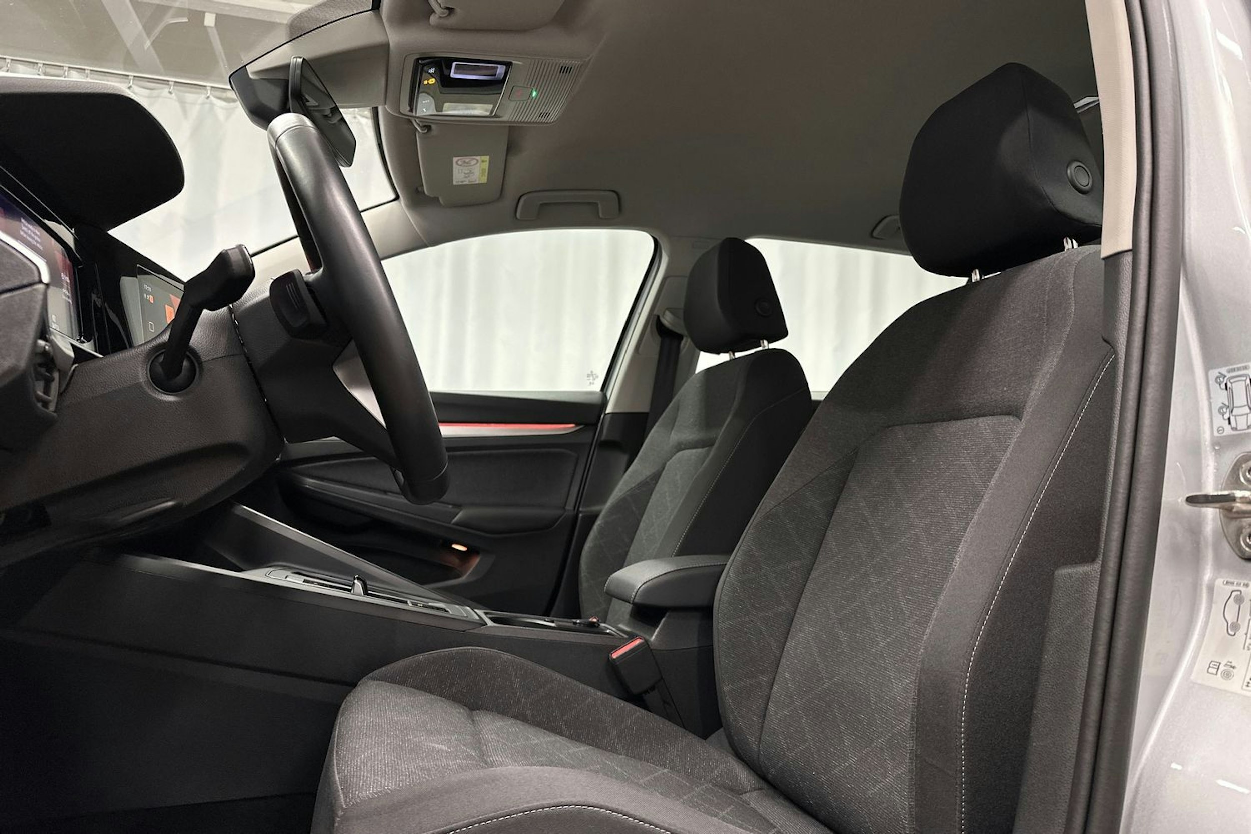 harmaa Volkswagen Golf 2024 kuva 15.