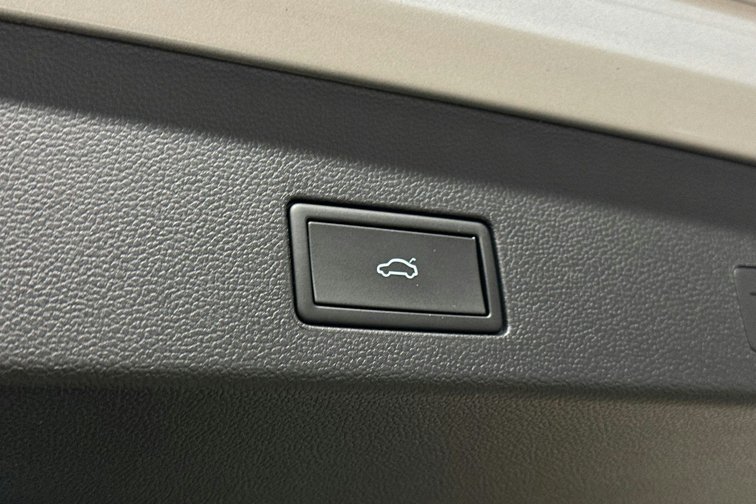 harmaa Volkswagen Golf 2024 kuva 28.