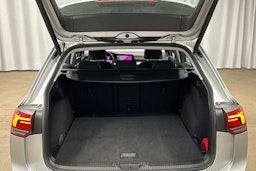 harmaa Volkswagen Golf 2024 kuva 29.