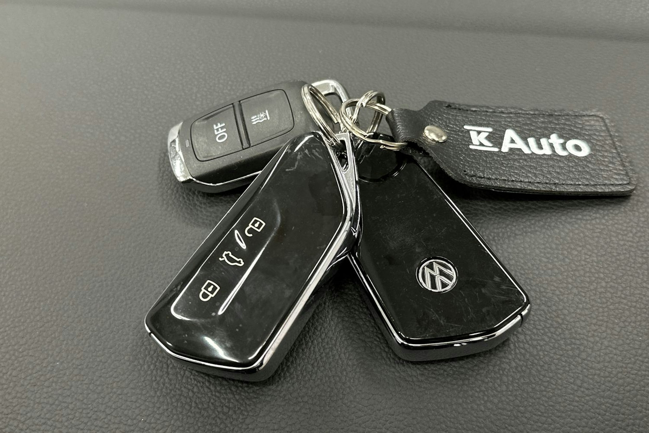 harmaa Volkswagen Golf 2024 kuva 30.