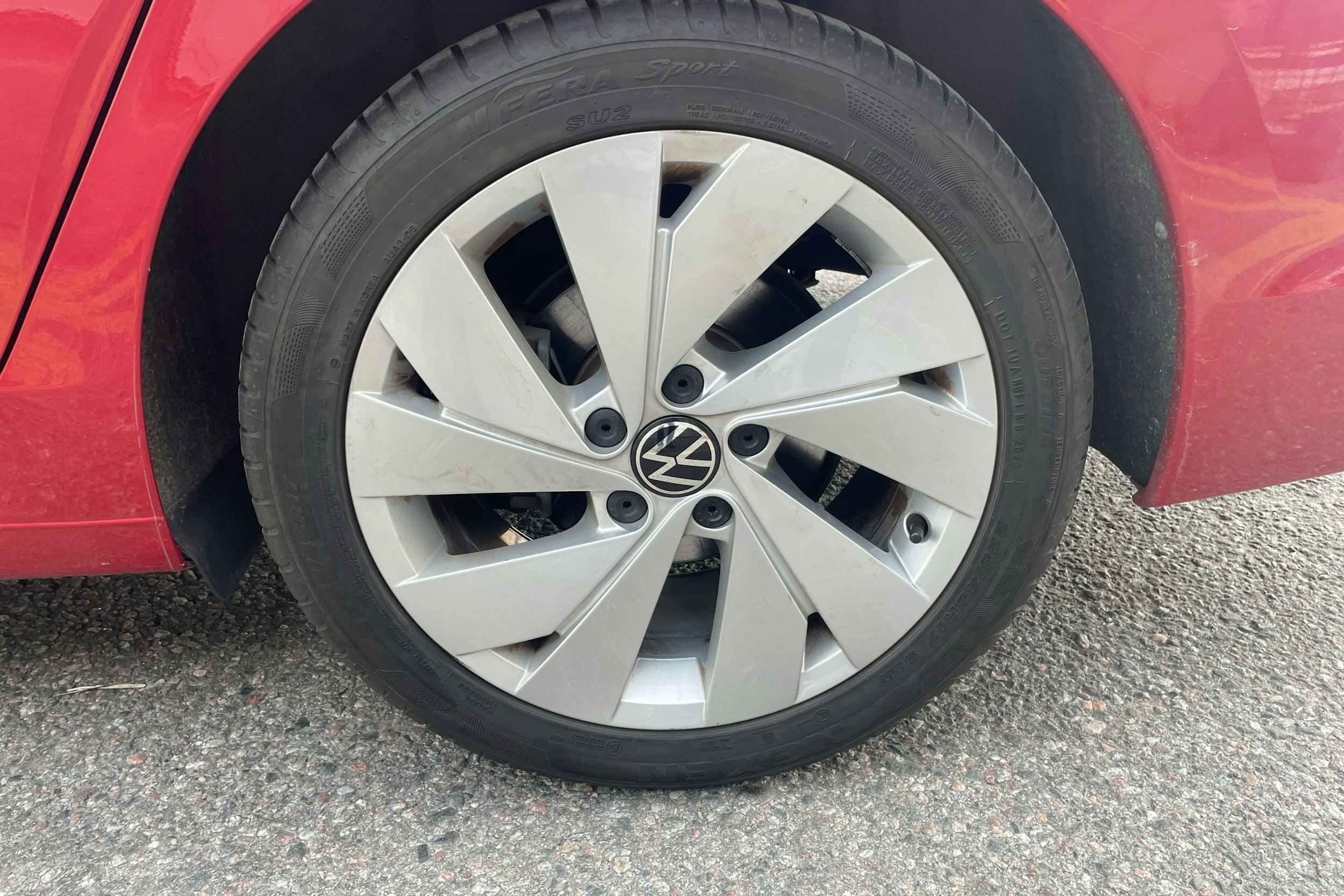 punainen Volkswagen Golf 2024 kuva 9.