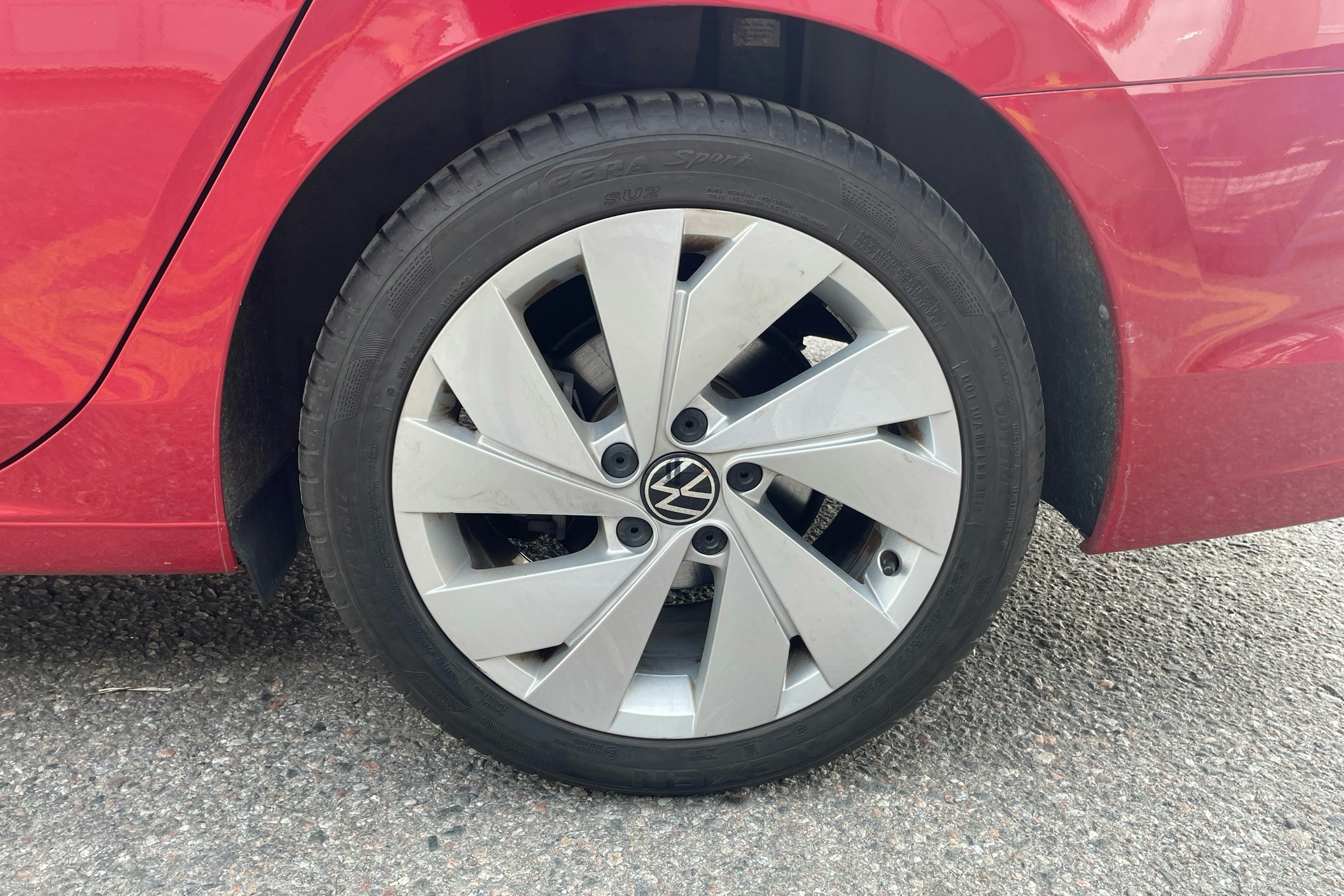 punainen Volkswagen Golf 2024 kuva 10.