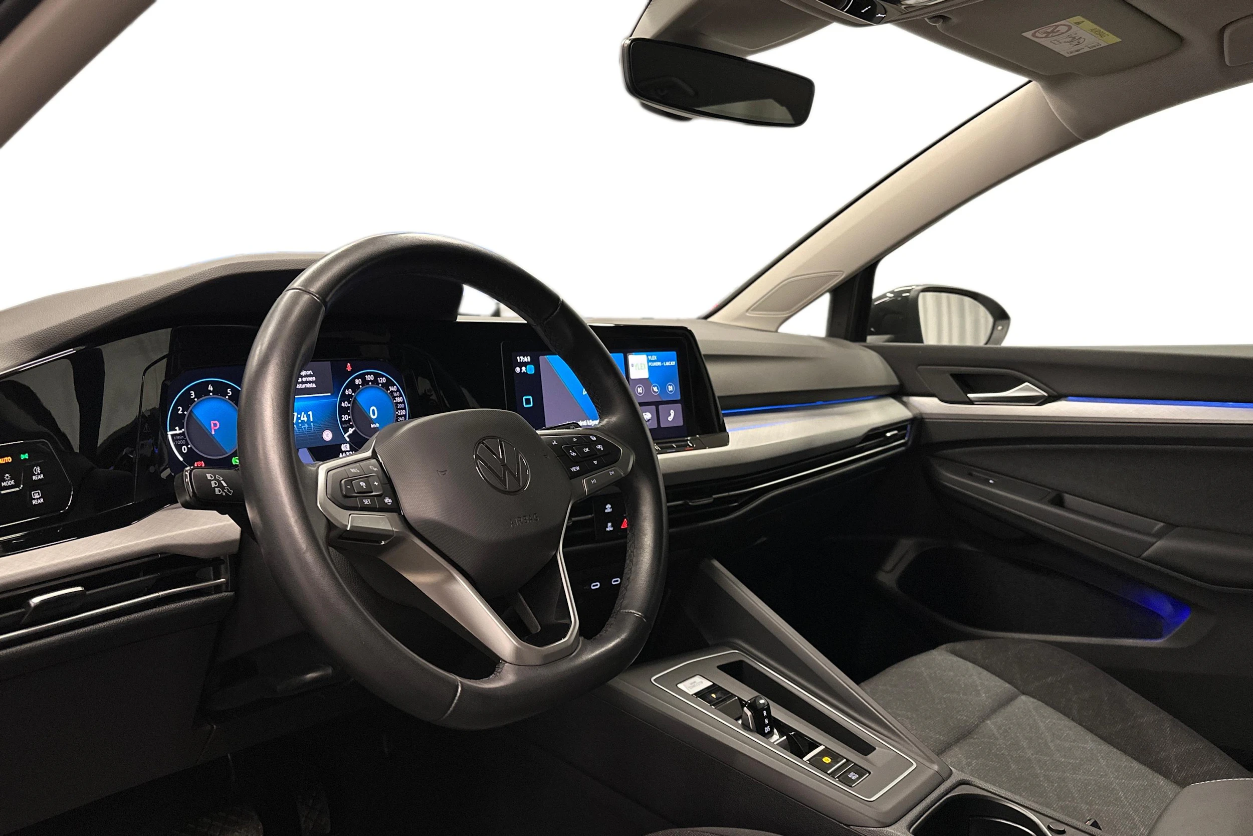 harmaa Volkswagen Golf 2024 kuva 6.