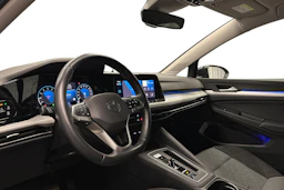 harmaa Volkswagen Golf 2024 kuva 6.