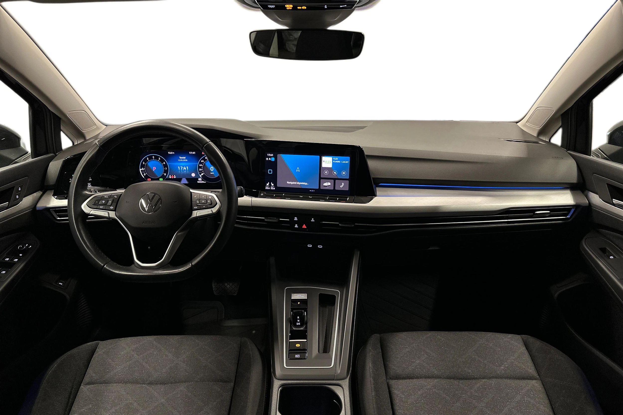 harmaa Volkswagen Golf 2024 kuva 7.