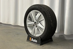 harmaa Volkswagen Golf 2024 kuva 10.