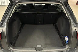 harmaa Volkswagen Golf 2024 kuva 11.