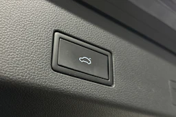 harmaa Volkswagen Golf 2024 kuva 12.