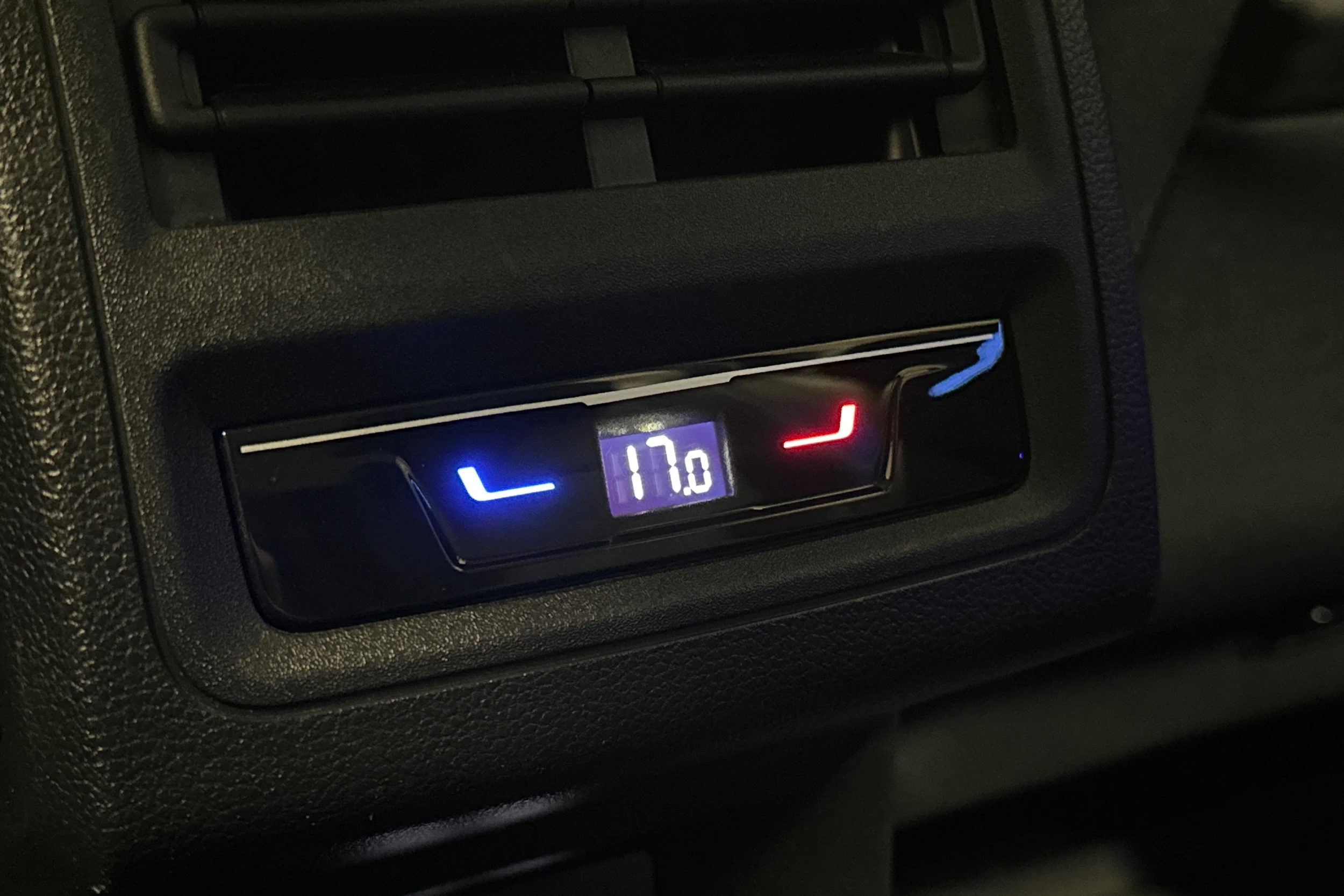 harmaa Volkswagen Golf 2024 kuva 13.