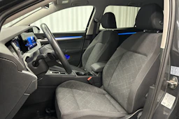 harmaa Volkswagen Golf 2024 kuva 14.