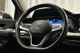 harmaa Volkswagen Golf 2024 kuva 15.