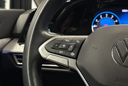 harmaa Volkswagen Golf 2024 kuva 16.