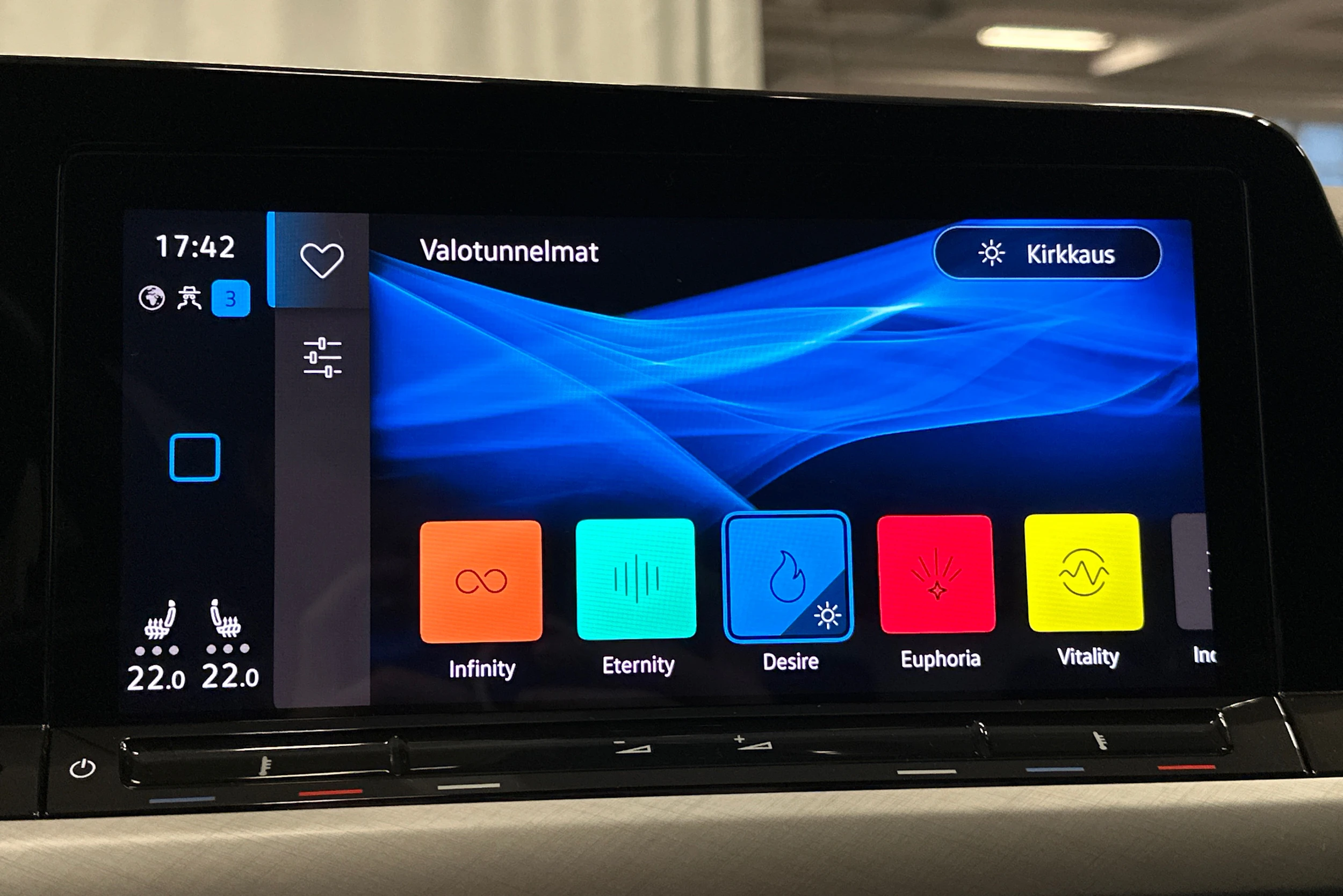 harmaa Volkswagen Golf 2024 kuva 20.