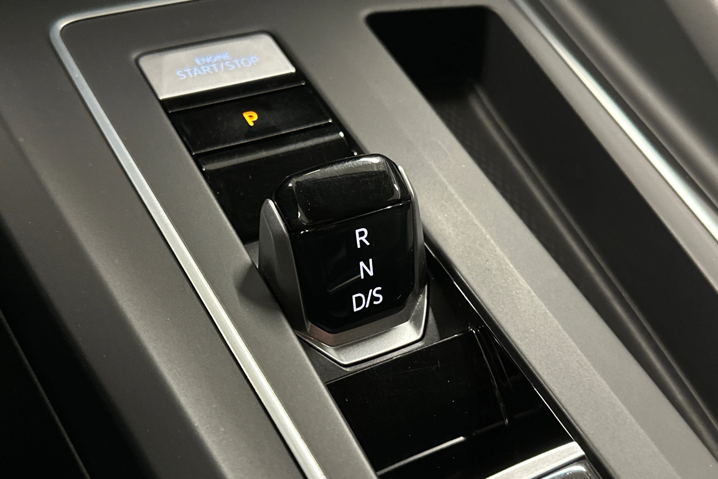 harmaa Volkswagen Golf 2024 kuva 23.