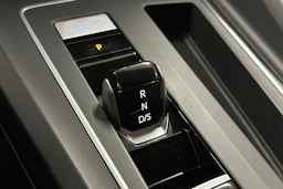 harmaa Volkswagen Golf 2024 kuva 23.