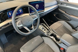 sininen Volkswagen Golf 2024 kuva 6.