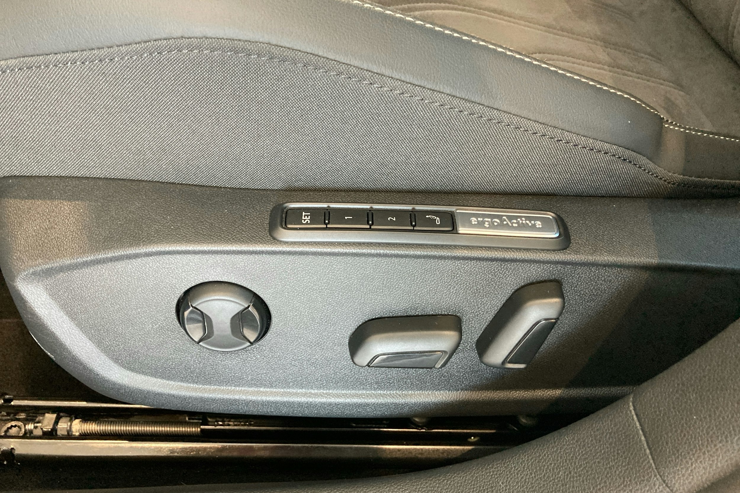 sininen Volkswagen Golf 2024 kuva 12.