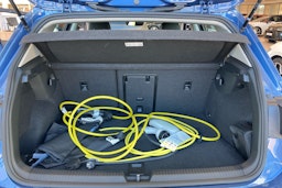 sininen Volkswagen Golf 2024 kuva 18.