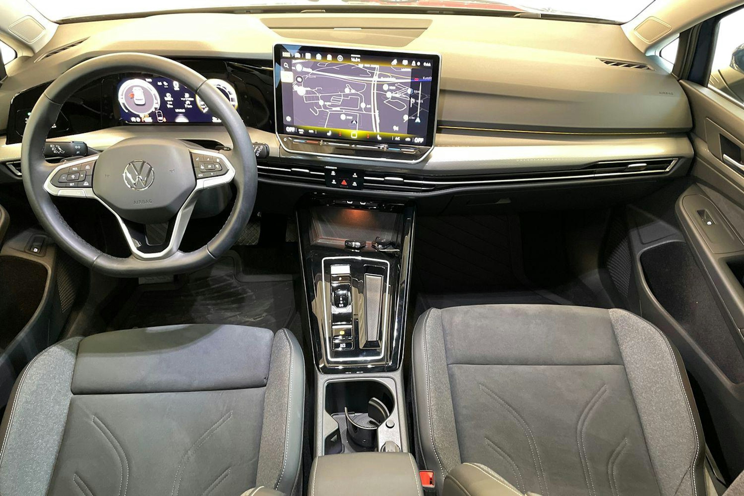 Sininen Volkswagen GOLF 2024 kuva 9.