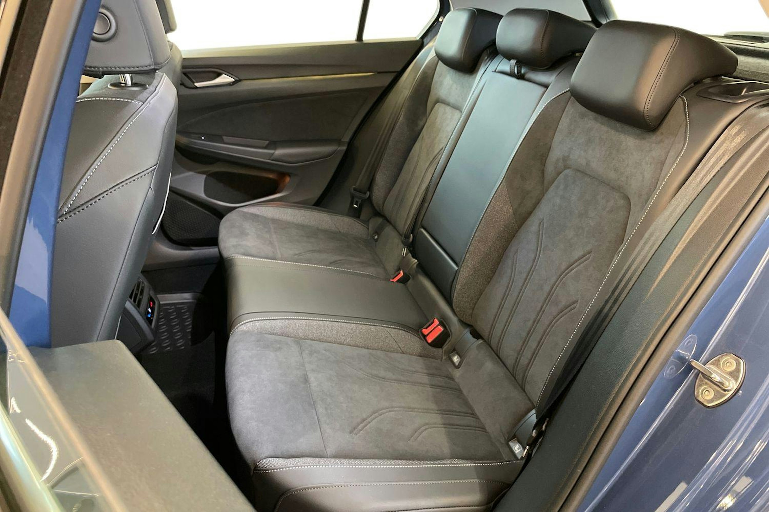 Sininen Volkswagen GOLF 2024 kuva 10.