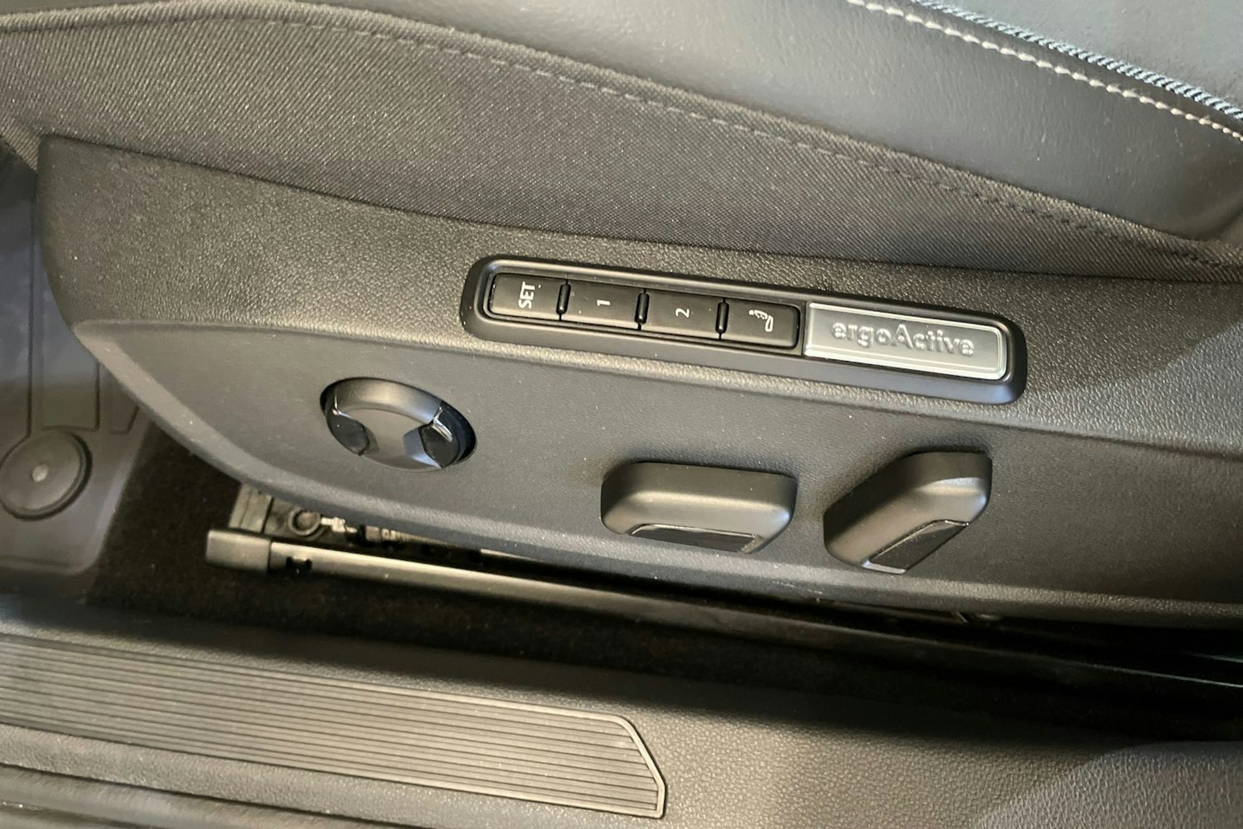 Sininen Volkswagen GOLF 2024 kuva 22.