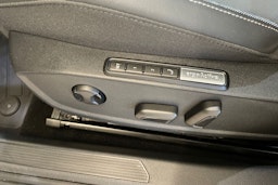 Sininen Volkswagen GOLF 2024 kuva 22.