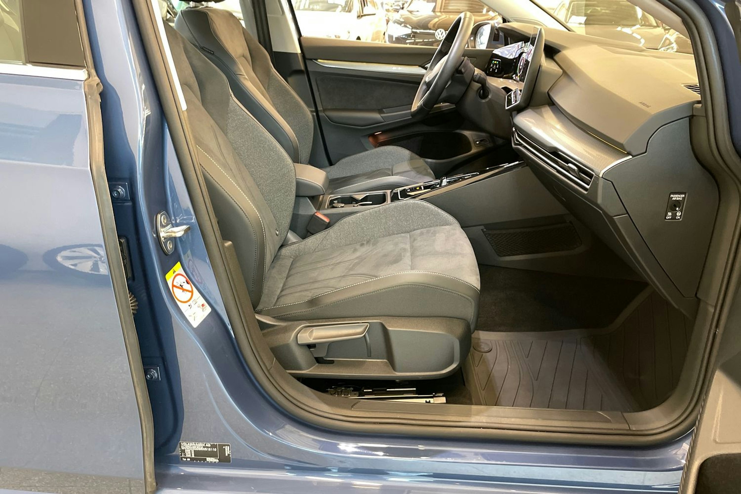 Sininen Volkswagen GOLF 2024 kuva 23.